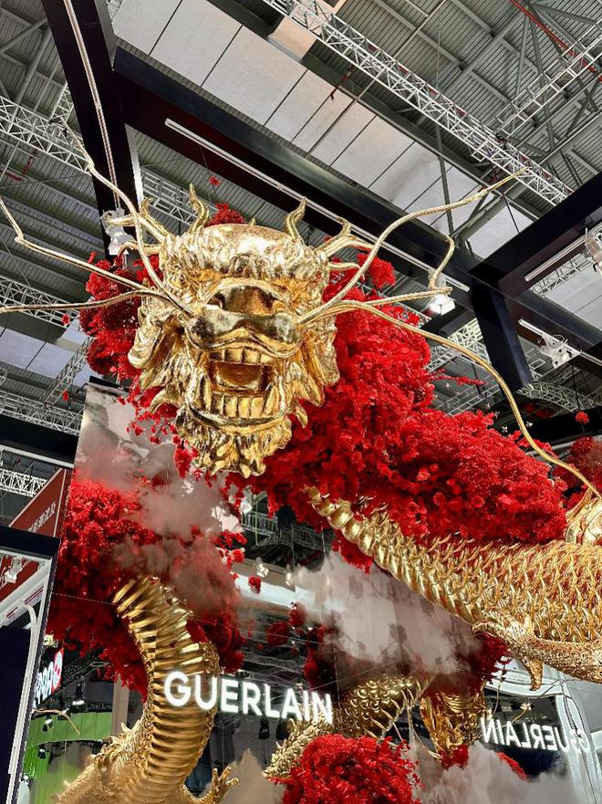 “博”眼球文房四宝“碰撞”欧陆风情k8凯发国际奢侈品大牌进博会花式(图5)