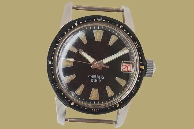 潜水表就是我一直在等的“国产小黑盾”终于等到了它的复刻！5k不到这块新品(图5)