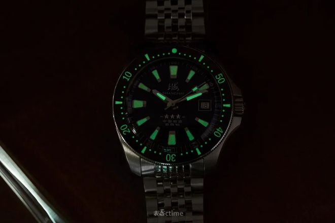 潜水表就是我一直在等的“国产小黑盾”终于等到了它的复刻！5k不到这块新品(图3)