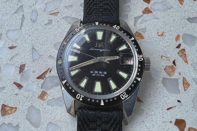 潜水表就是我一直在等的“国产小黑盾”终于等到了它的复刻！5k不到这块新品(图10)